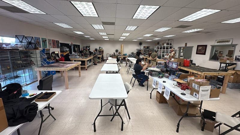 Hole in the Wall Hobbies