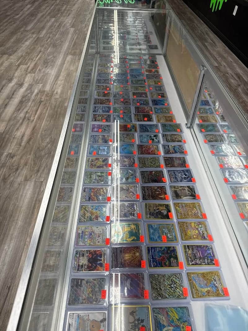 HOMETOWN TRADING CARDS AND COLLECTABLES