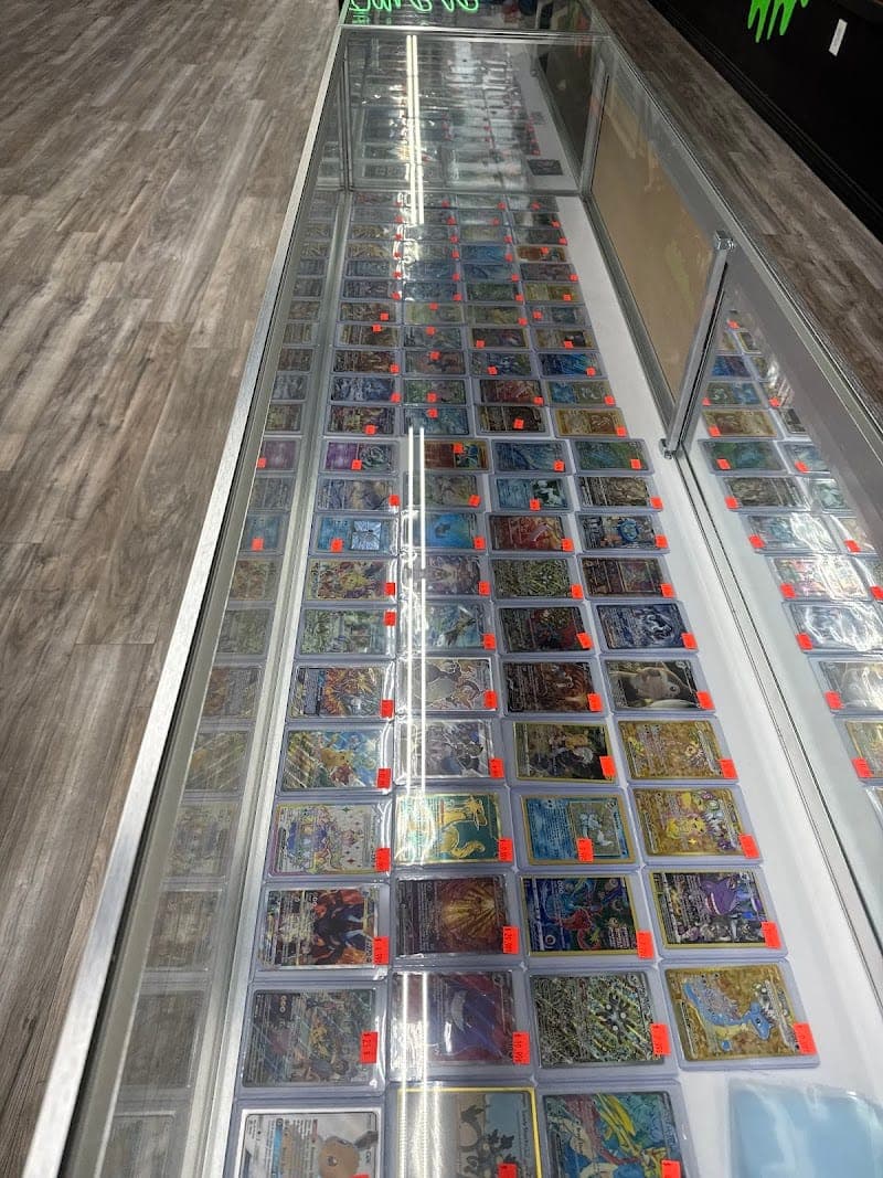 HOMETOWN TRADING CARDS AND COLLECTABLES