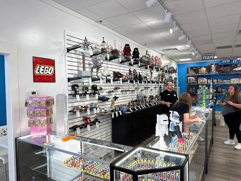 Bricks & Minifigs