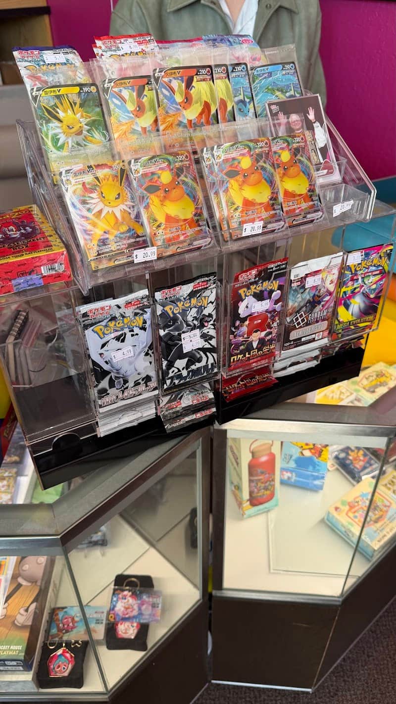 PokeVikie TCG Card Member Store