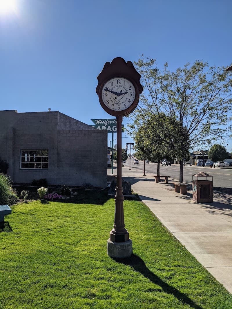 Show Low Card Game Monument