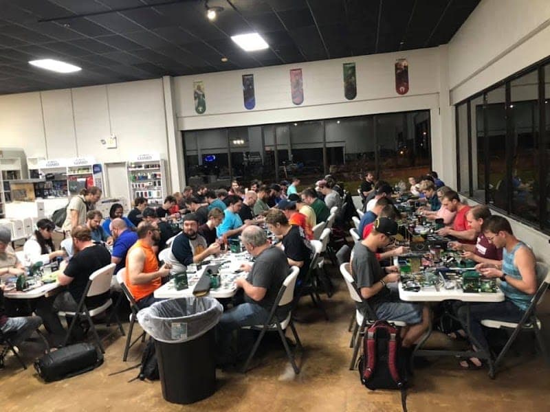 Van's Comics, Cards & Games