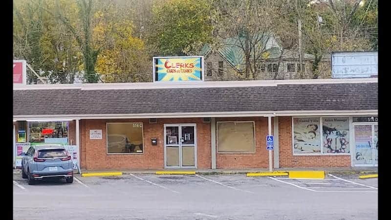 Clerks, Cards and Comics