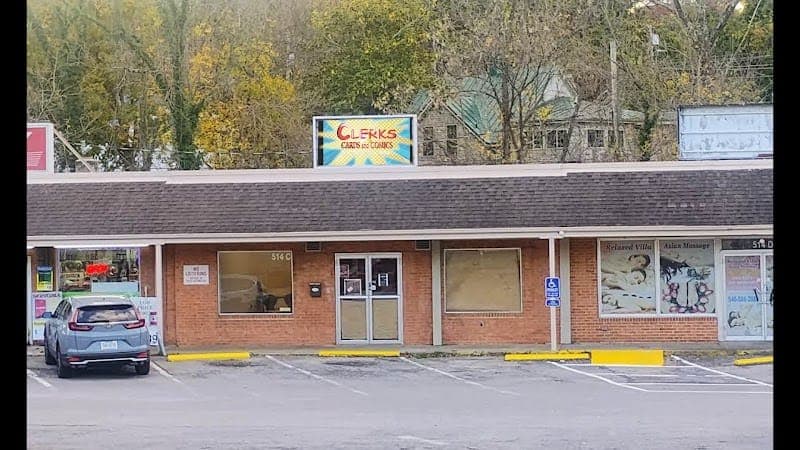 Clerks, Cards and Comics