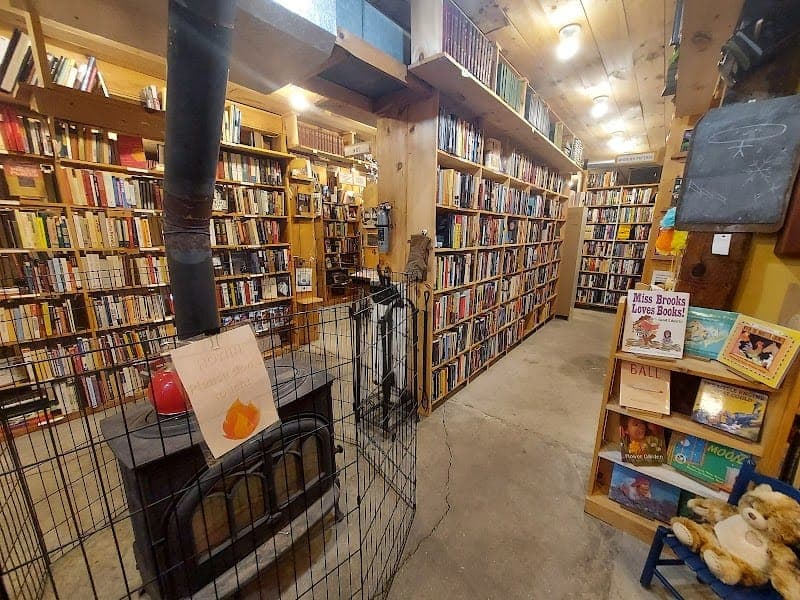 Henniker Book Farm and Gifts